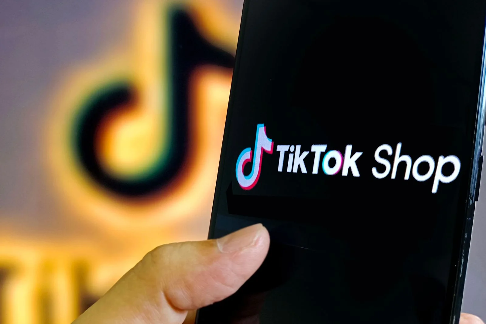 TikTok анонсировала партнёрство с платформой для создания интернет-магазинов