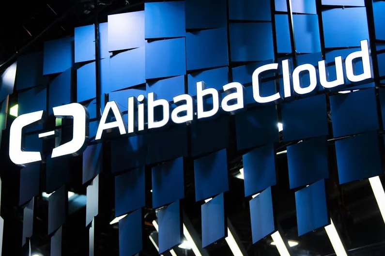 Alibaba Cloud переходит на собственные ИИ-чипы и ускоряет строительство дата-центров до 100 дней
