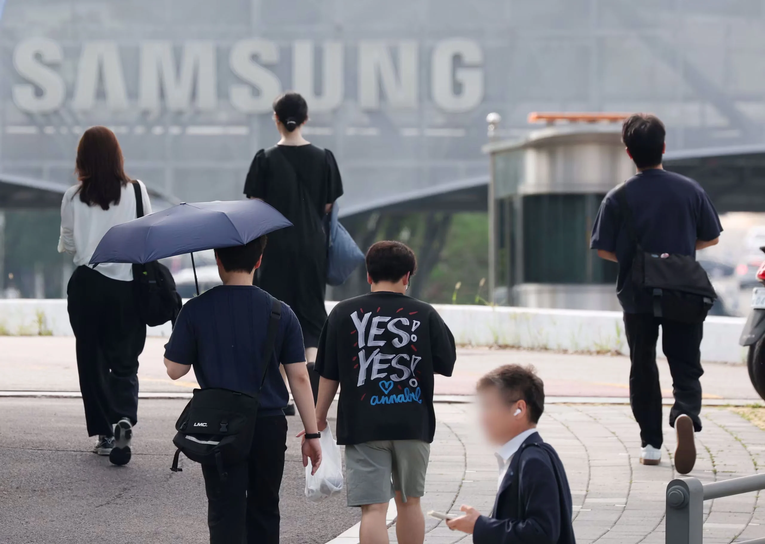 Samsung сотрудники записывают грустные песни из-за разрыва в премиях: чиповое подразделение получит в 100 раз больше, чем мобильное