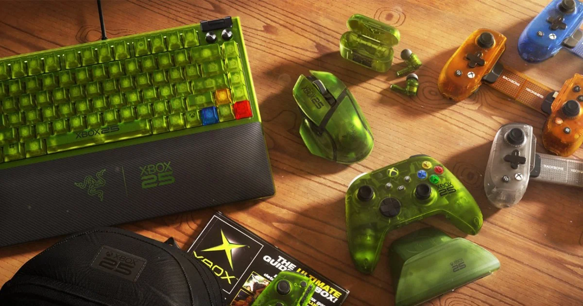 Xbox представила коллекцию из 7 аксессуаров к 25-летию бренда в стиле оригинальной консоли