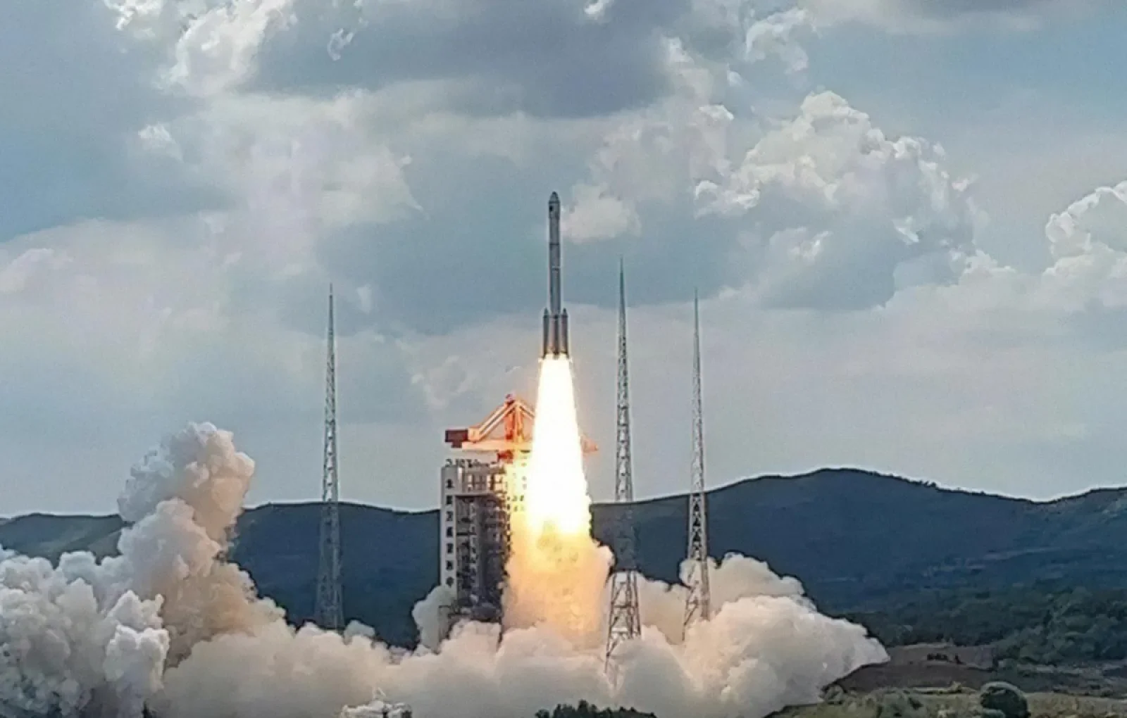 Китайская ракета «Чанчжэн-6C» рассыпалась на орбите, создав угрозу для Starlink и МКС