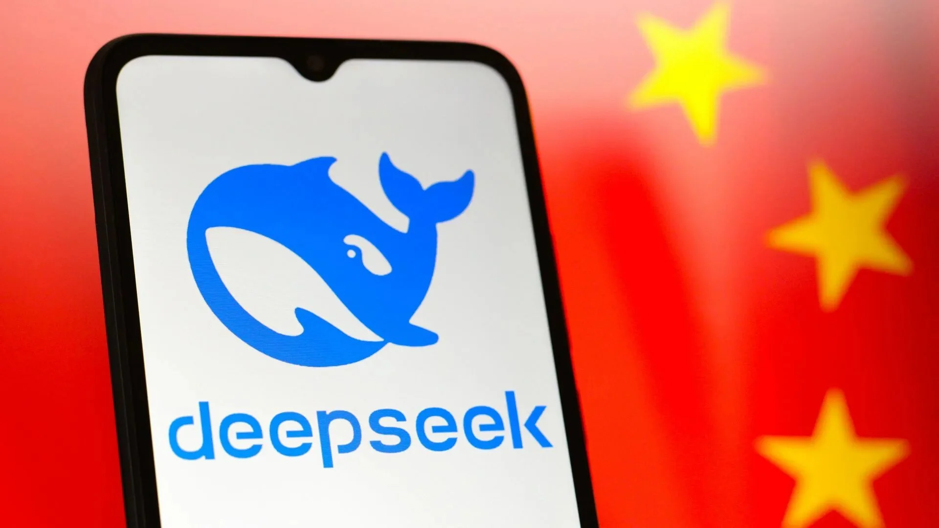 логотипы компаний Anthropic, Google, DeepSeek на фоне кода