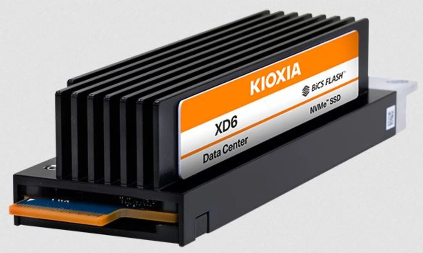 SSD Kioxia CM10 формата E1.S с поддержкой жидкостного охлаждения