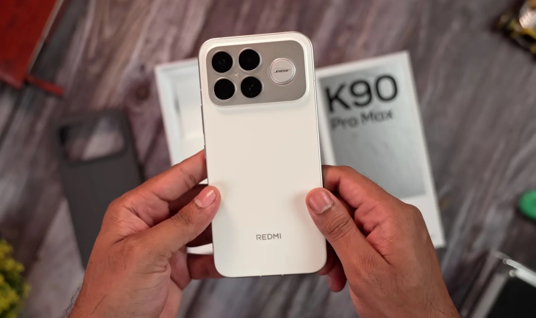 рендер Redmi K100 Pro Max в цвете Cabernet Sauvignon Red