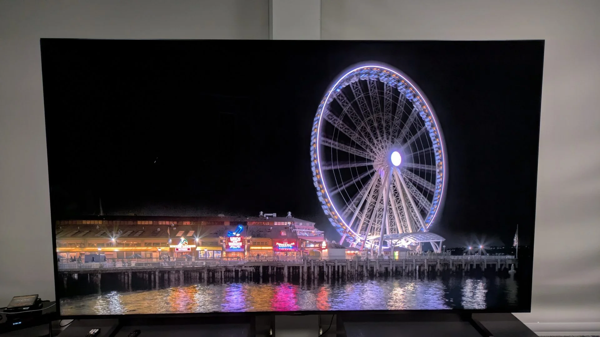 телевизор Hisense 116UX с RGB MiniLED
