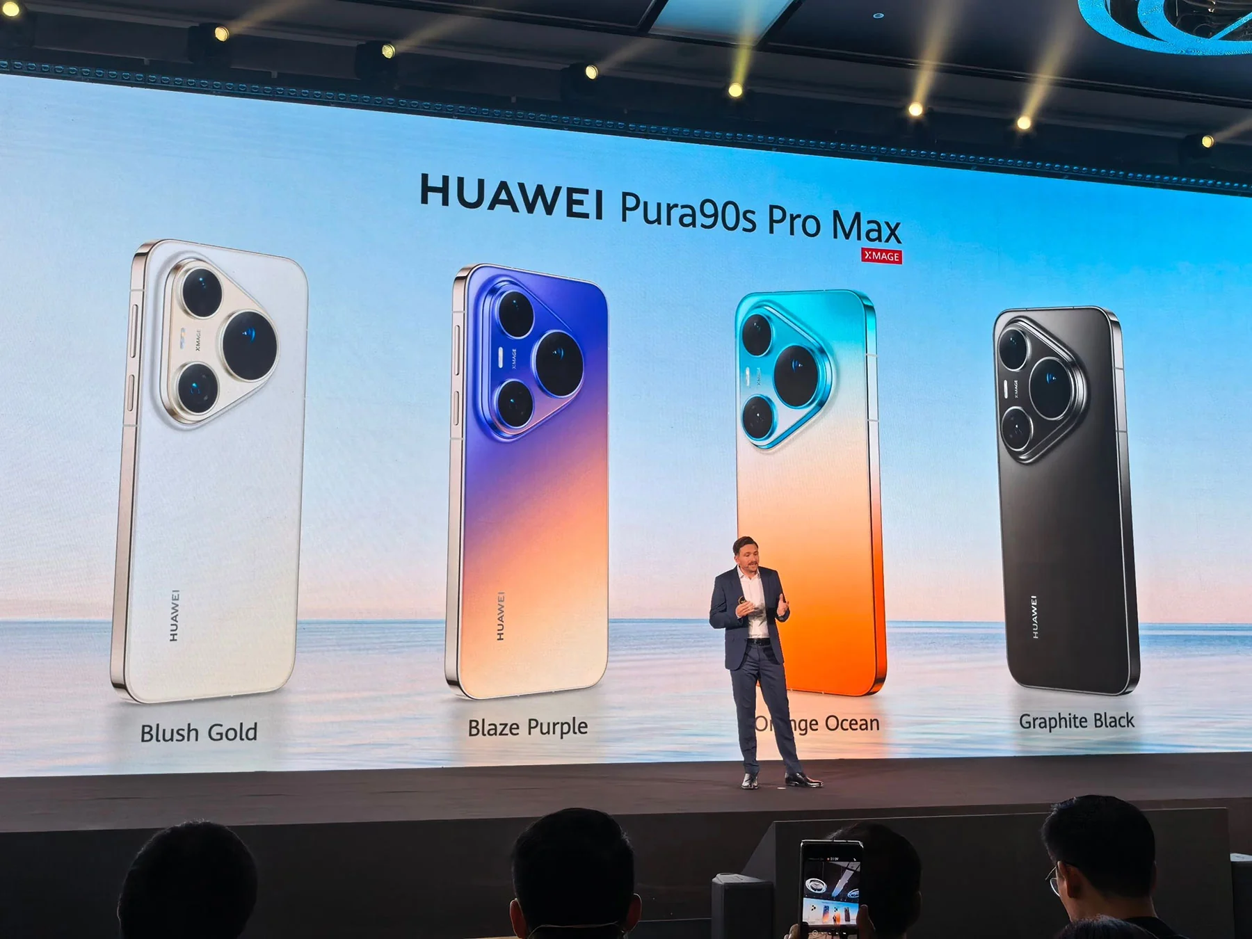 Смартфон Huawei Pura 90s в процессе съемки пейзажа