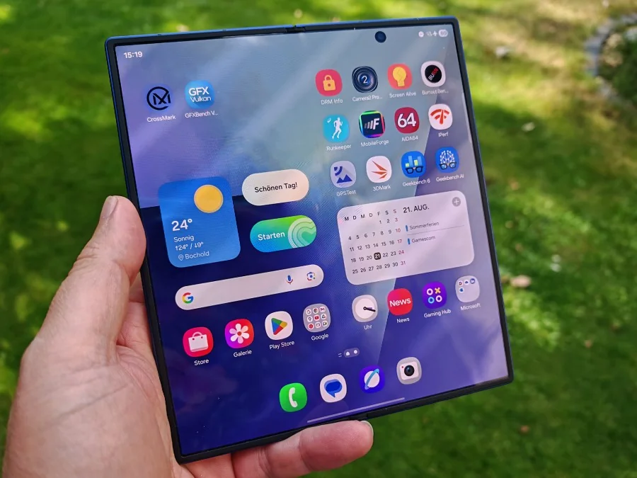 смартфон Samsung Galaxy Z Fold 8 складка дисплея технология Flex Titanium