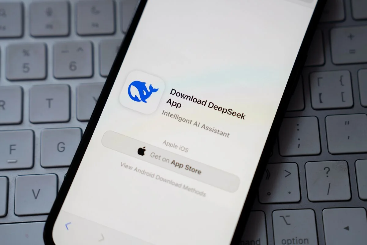 сравнение цен DeepSeek, Moonshot AI и Anthropic