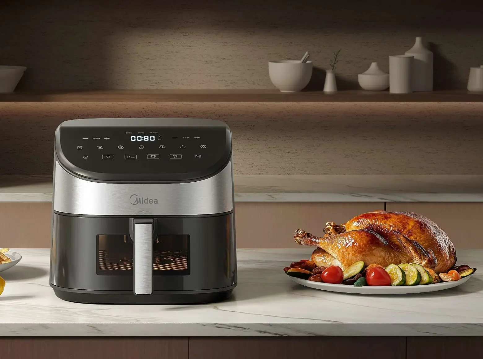 аэрогриль Midea SpaceMaster на кухне