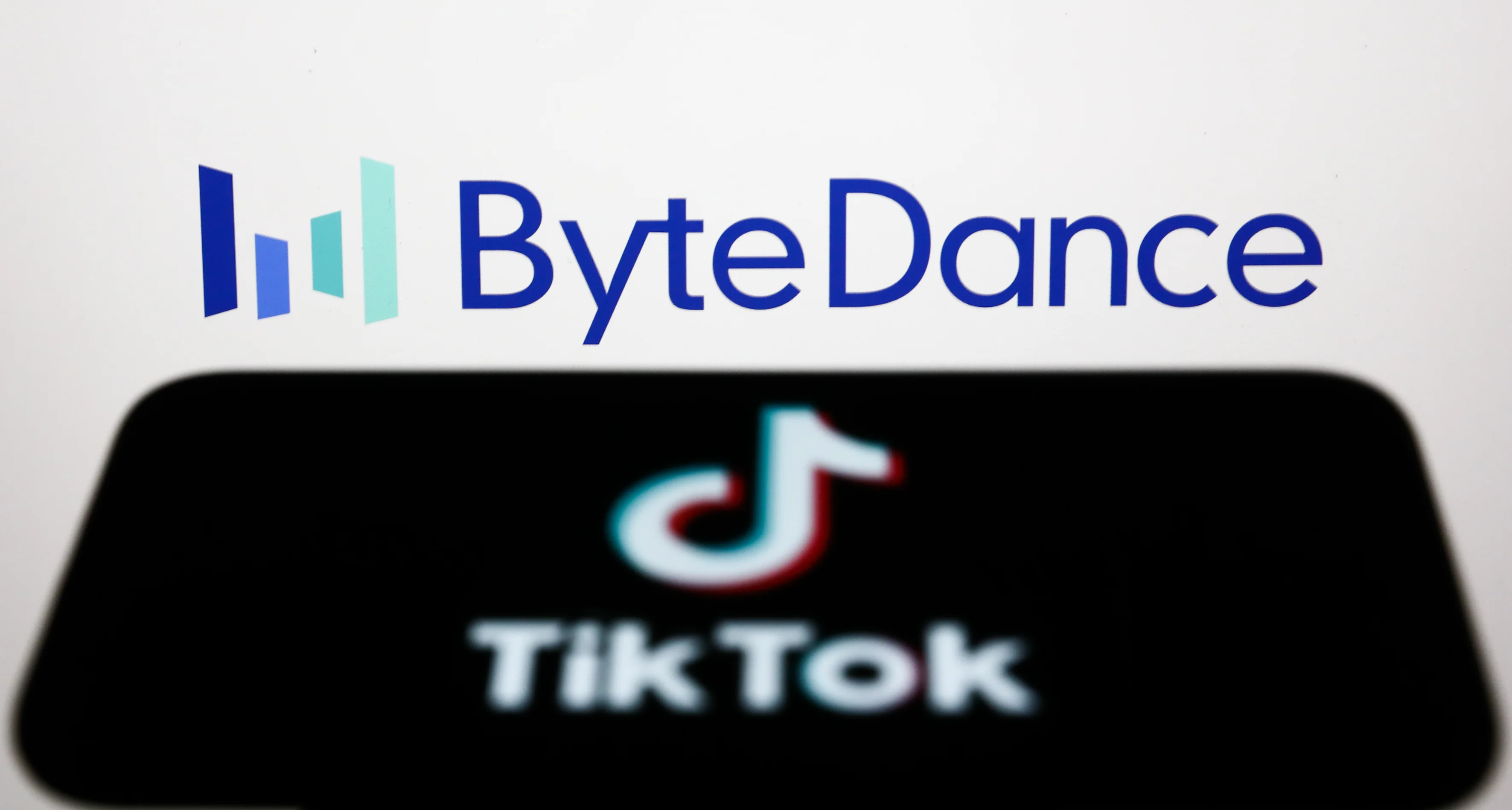 логотип ByteDance и схема нейросети