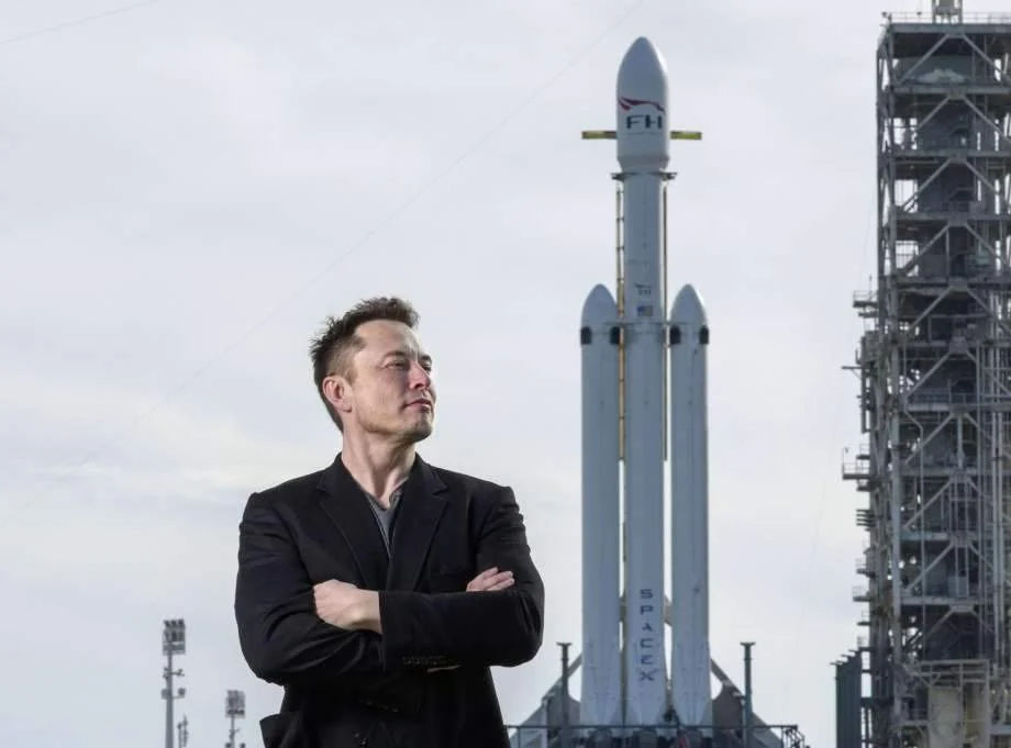 Илон Маск и ракета SpaceX Falcon 9