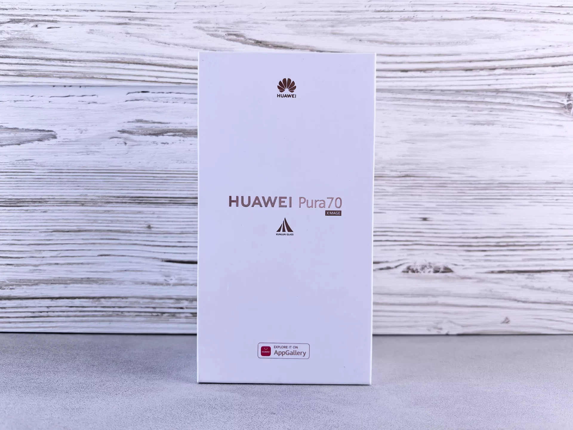 коробка Huawei Pura X View с аксессуарами