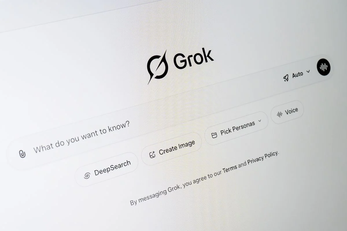пример бессвязного ответа Grok с упоминанием планет и сыра