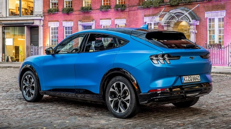 Ford Mustang Mach-E с системой Wayve для роботакси в Лондоне