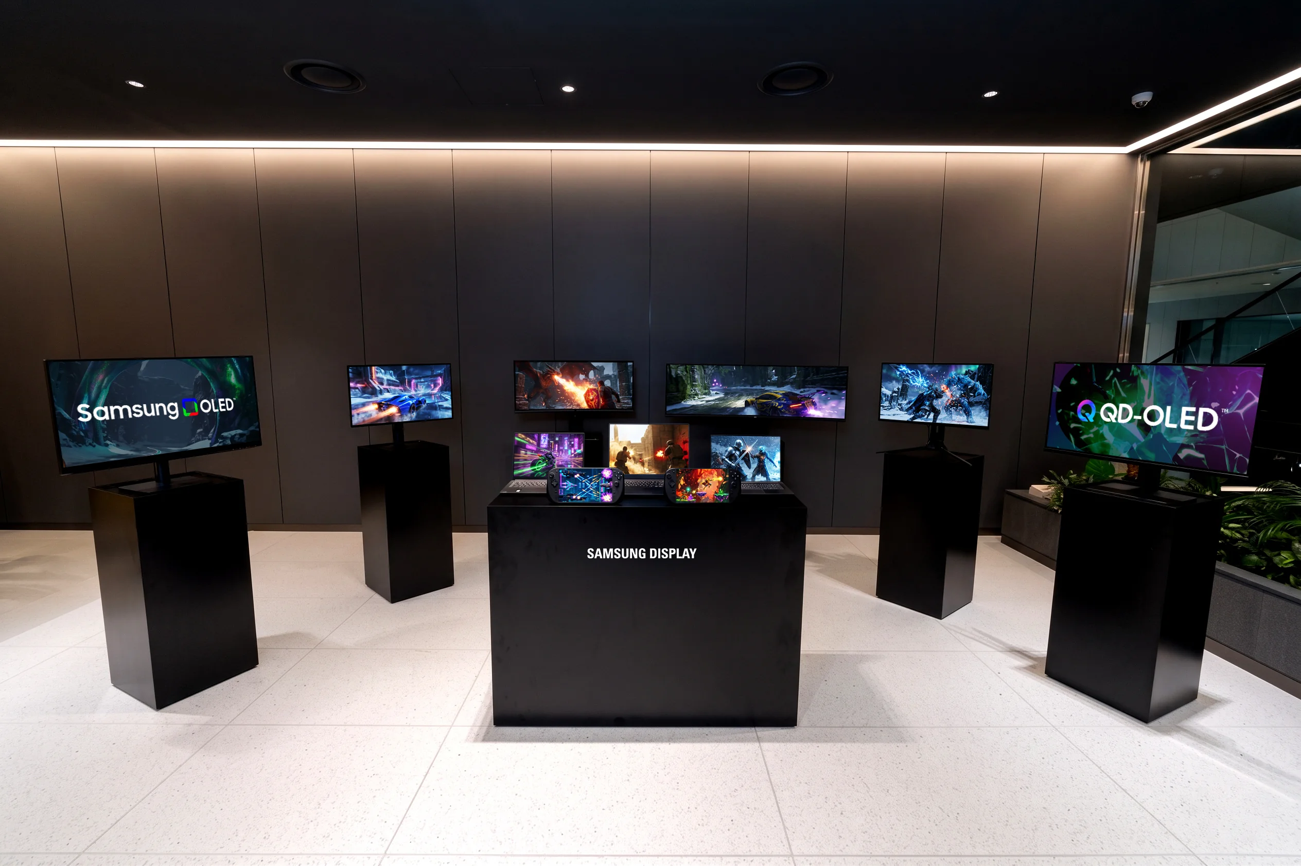 OLED-панель Samsung Display 16 дюймов 300 Гц
