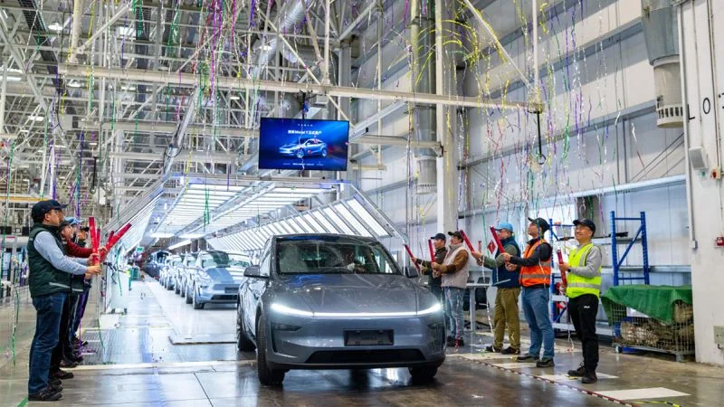 электромобили Tesla Model 3 и Model Y на шанхайском заводе