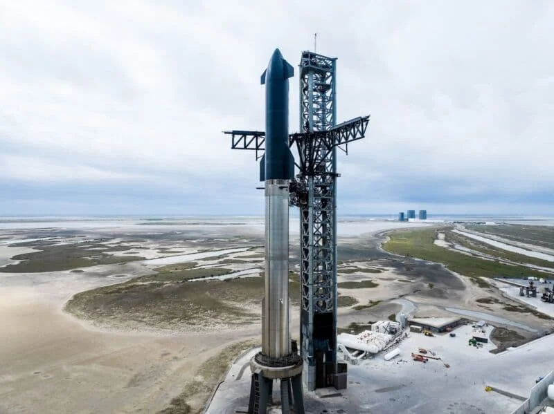Ракетная система Starship на стартовой площадке Starbase