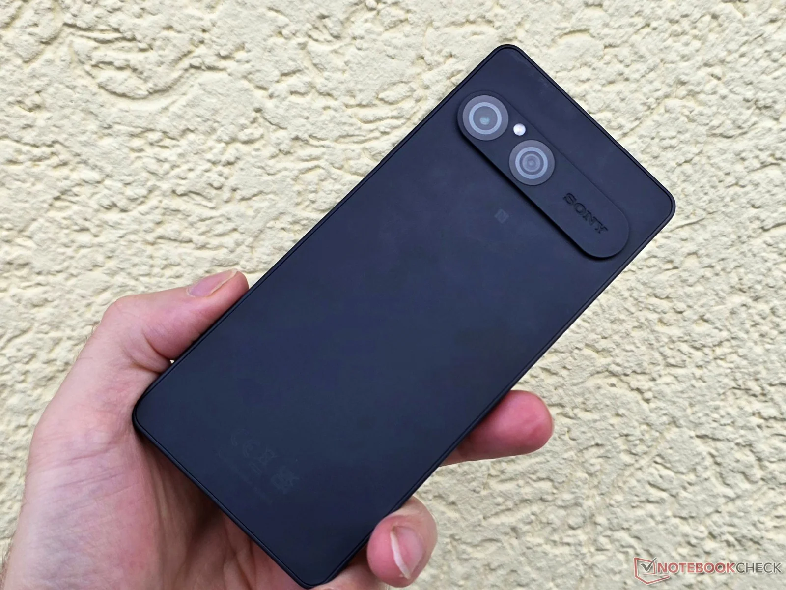 задняя панель Sony Xperia 10 VIII на утечке Android Headlines