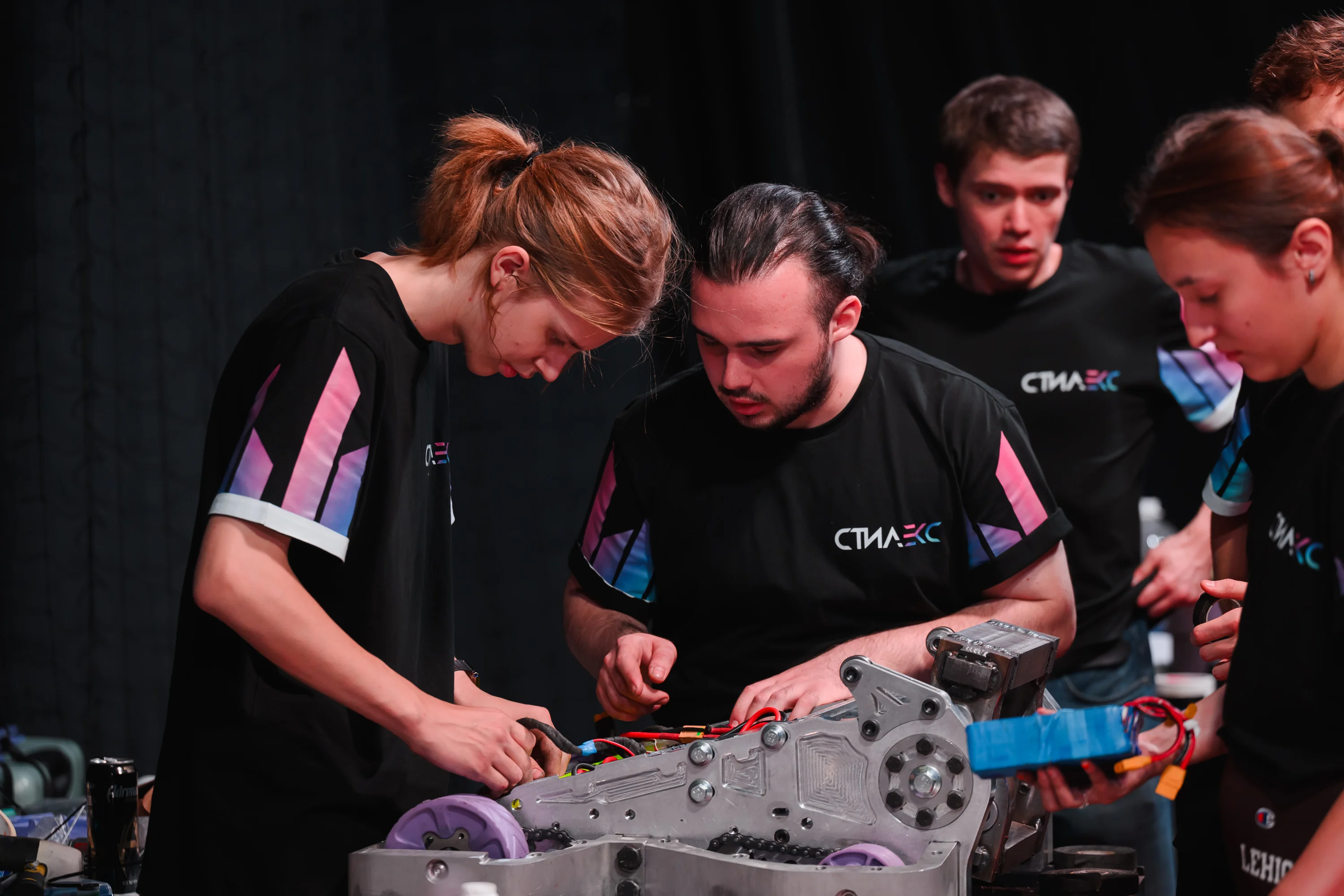 Российские школьники Марина Елькина и Иван Князев с дипломом на Youth Robot Design Competition