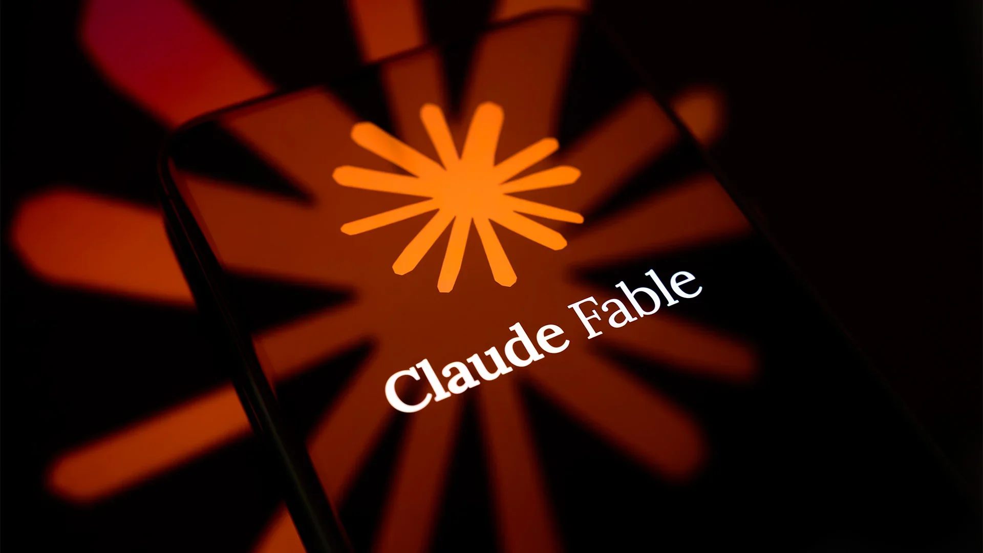 логотип Anthropic и модель Claude Fable 5