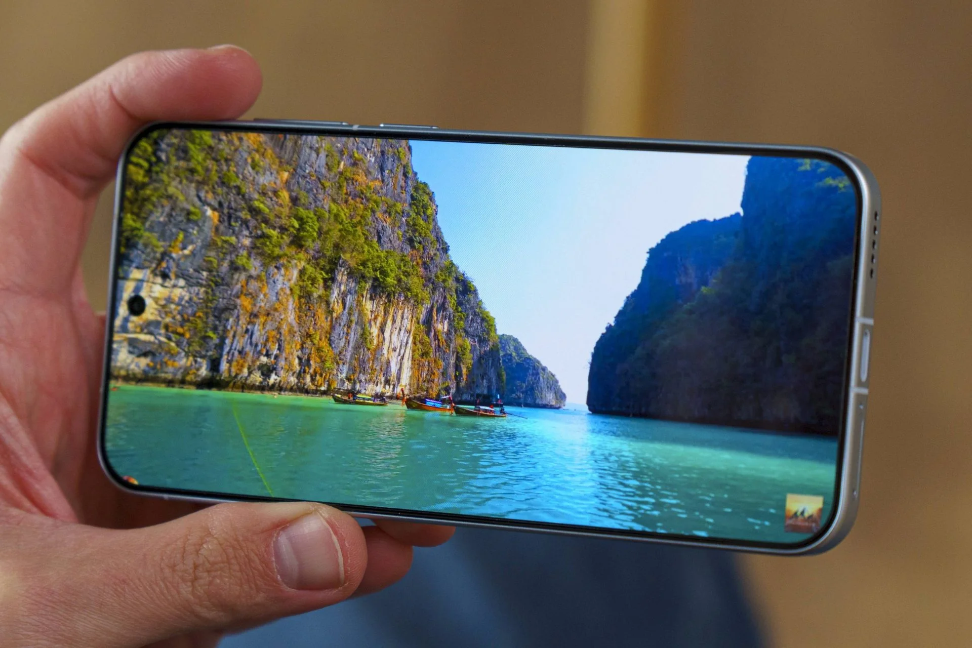 экран vivo X500 с тонкими рамками и высокой частотой