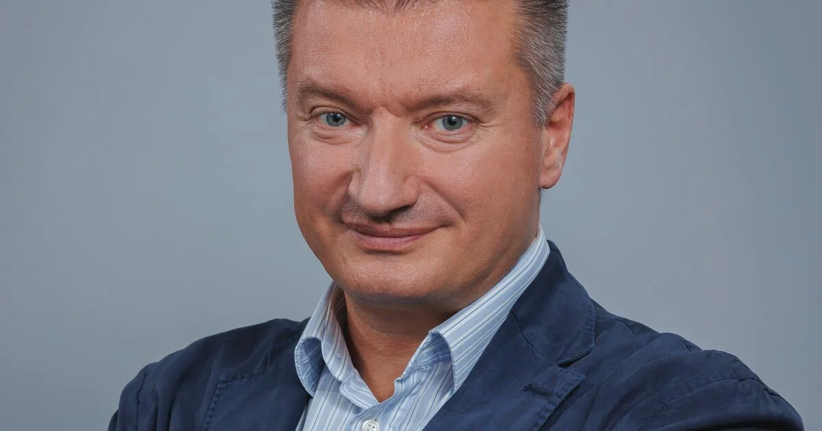 Алексей Забродин и Альберт Хуснутдинов при подписании контракта