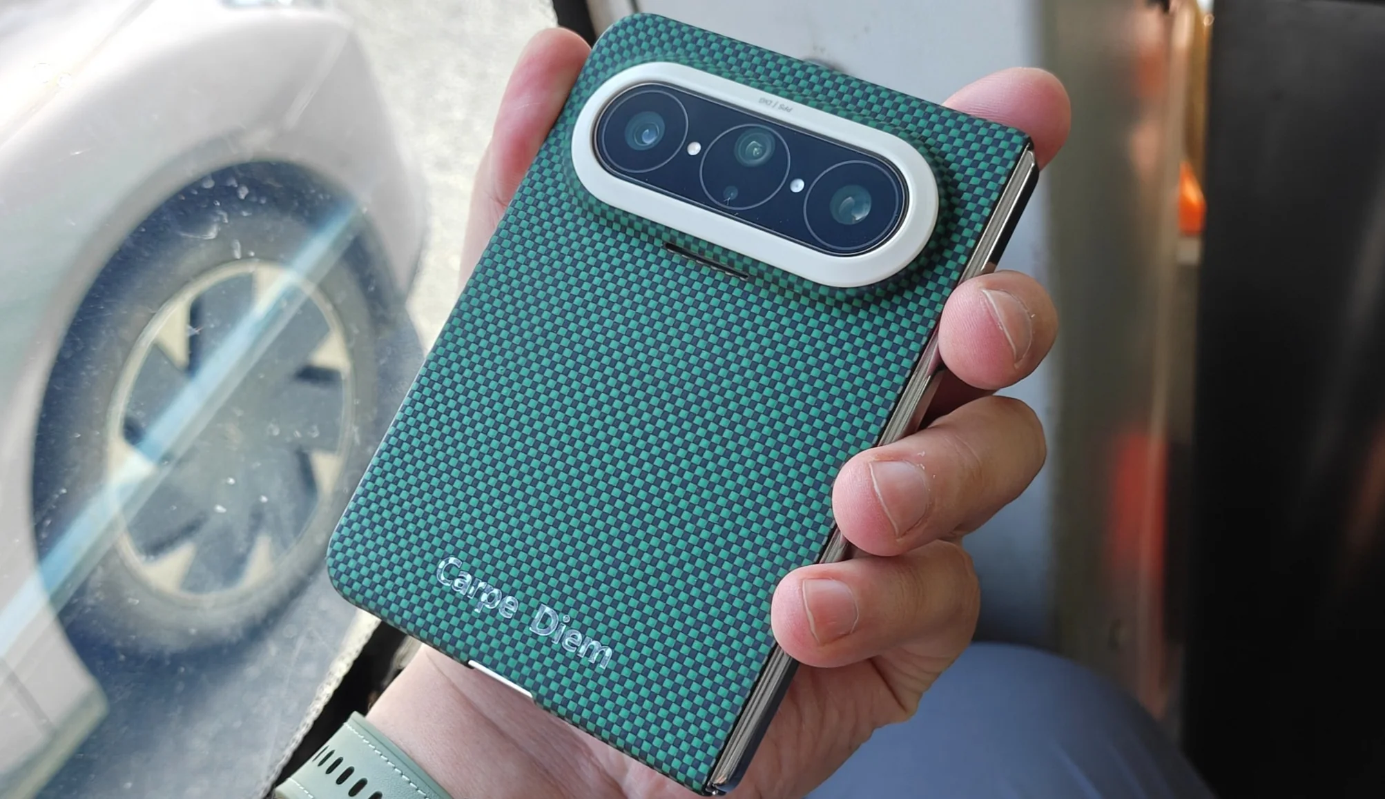 прототип складного смартфона Xiaomi 18 Fold