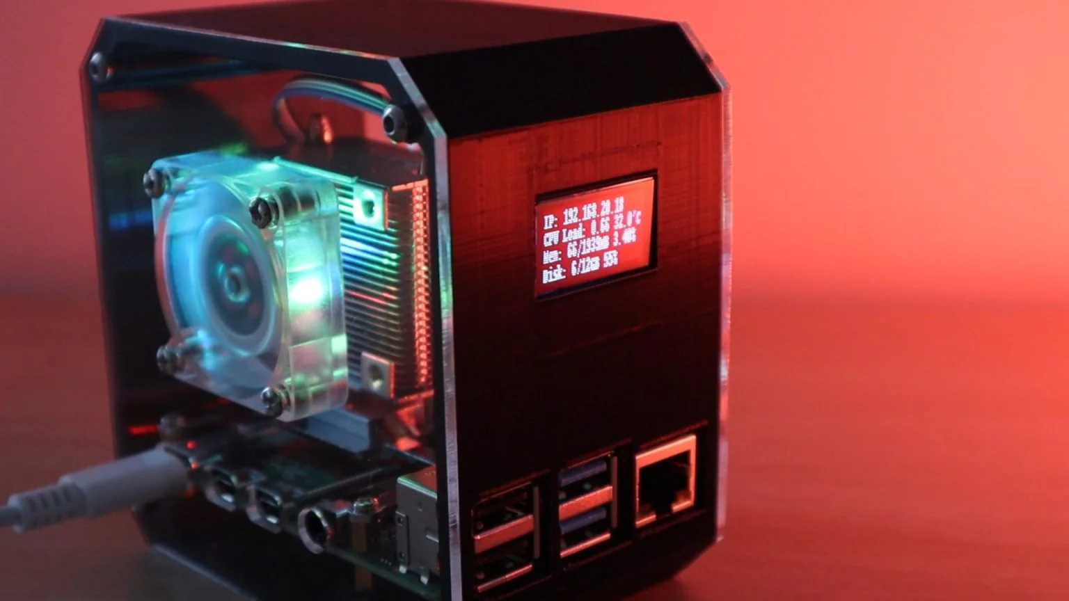 мини-ПК на Raspberry Pi 4 с прозрачным акриловым корпусом и OLED-дисплеем