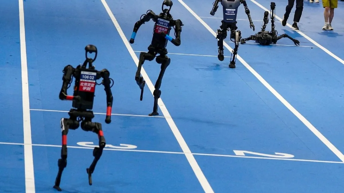робот X-Humanoid при прыжке в высоту 2,88 метра
