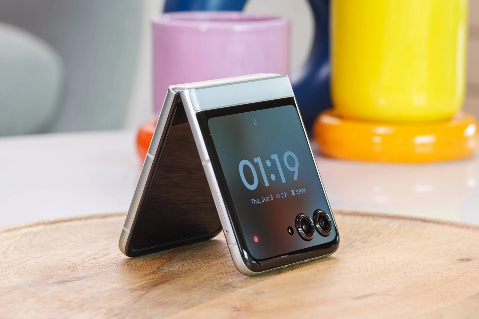 смартфон Motorola Razr 70