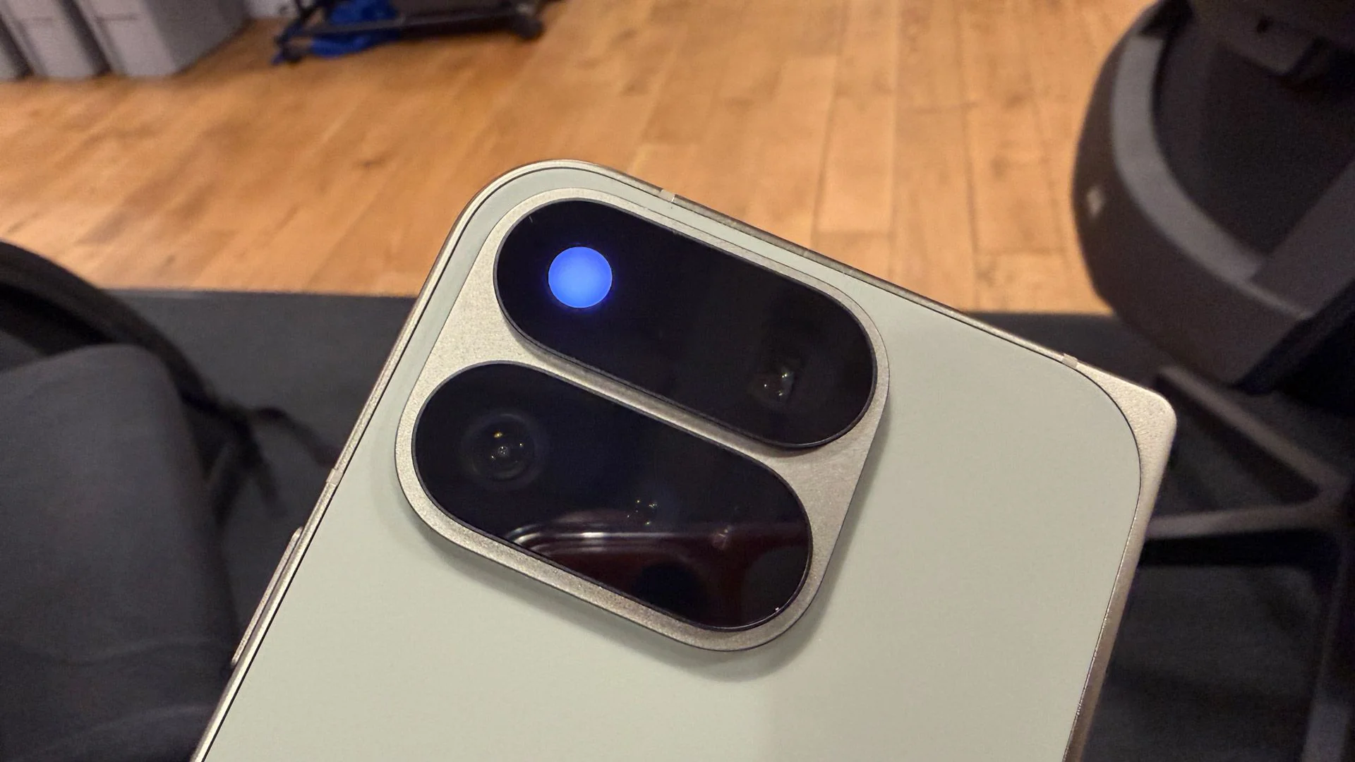 работа функции HiLight на задней панели Pixel 11 Pro