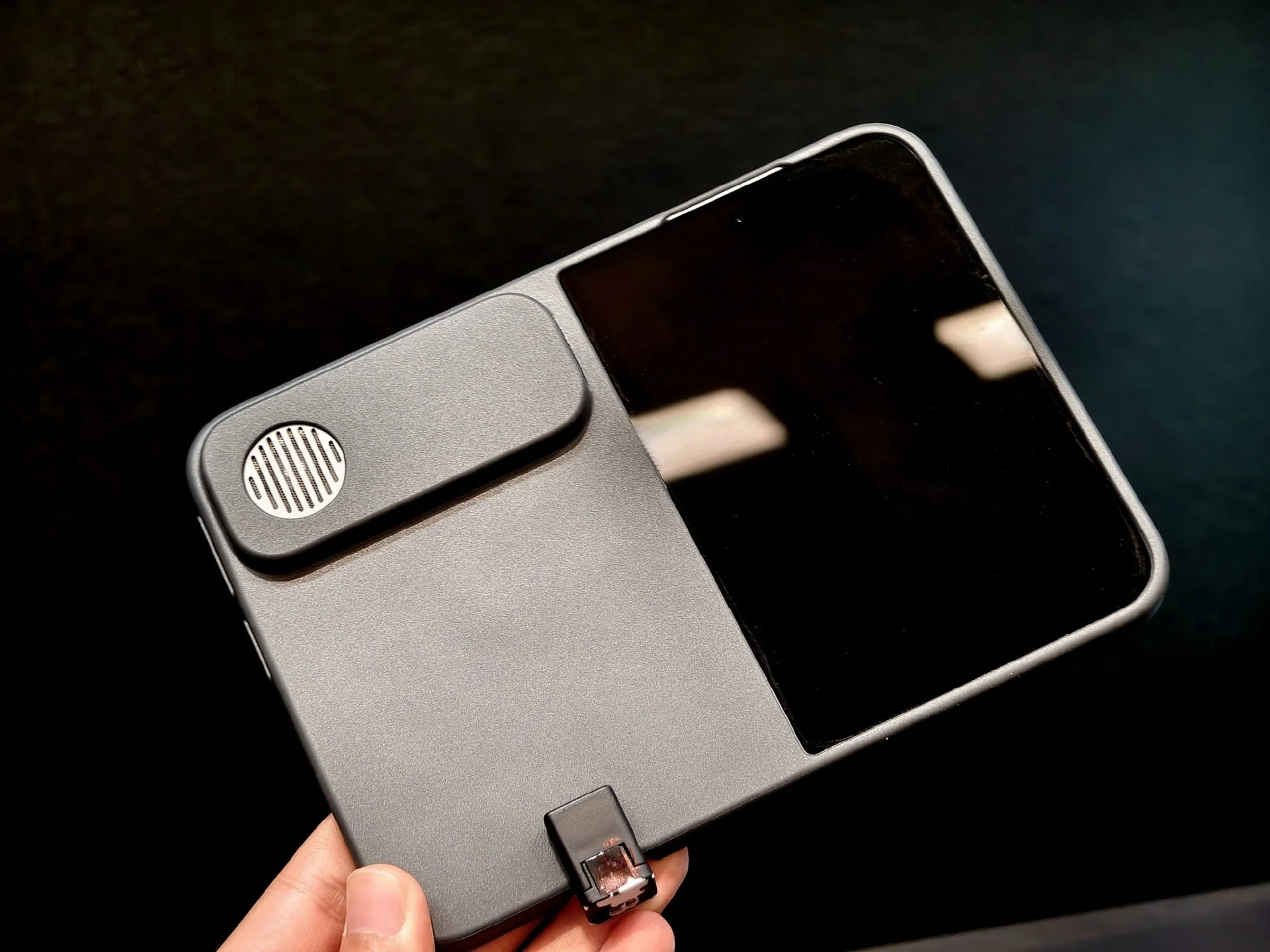 складной смартфон Xiaomi 18 Fold в бордовом цвете