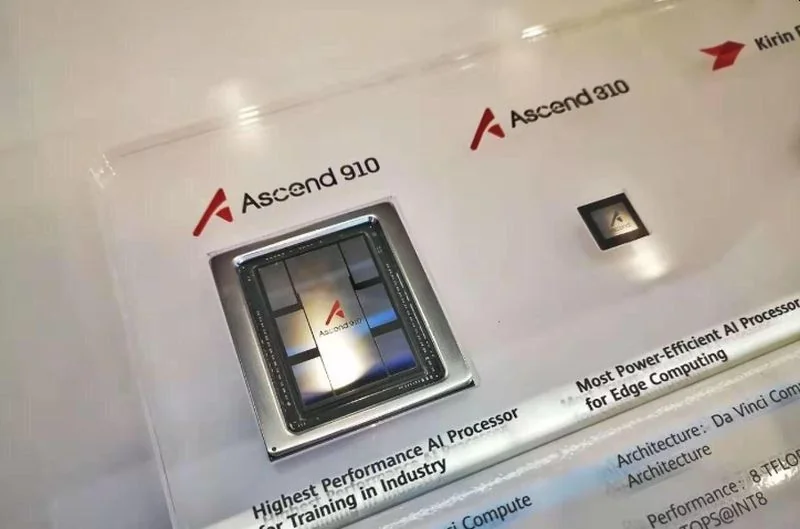 процессор Huawei Ascend 910B в серверной стойке