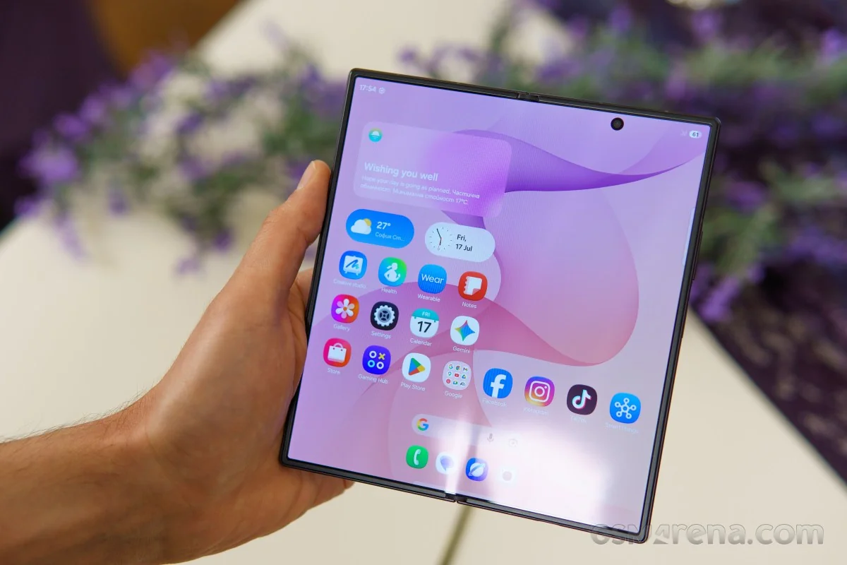 смартфон Samsung Galaxy Z Fold 8 Ultra с технологией Neural Frame Fusion