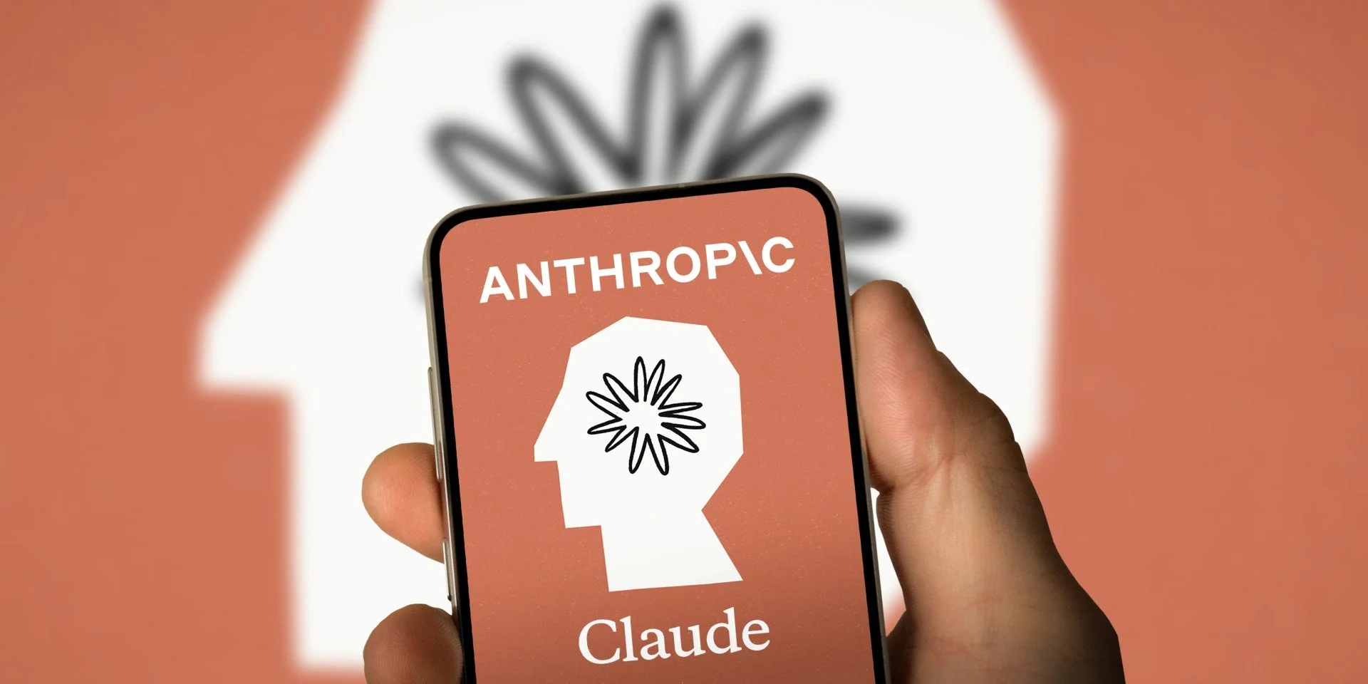 логотип Anthropic и Claude в судебном зале