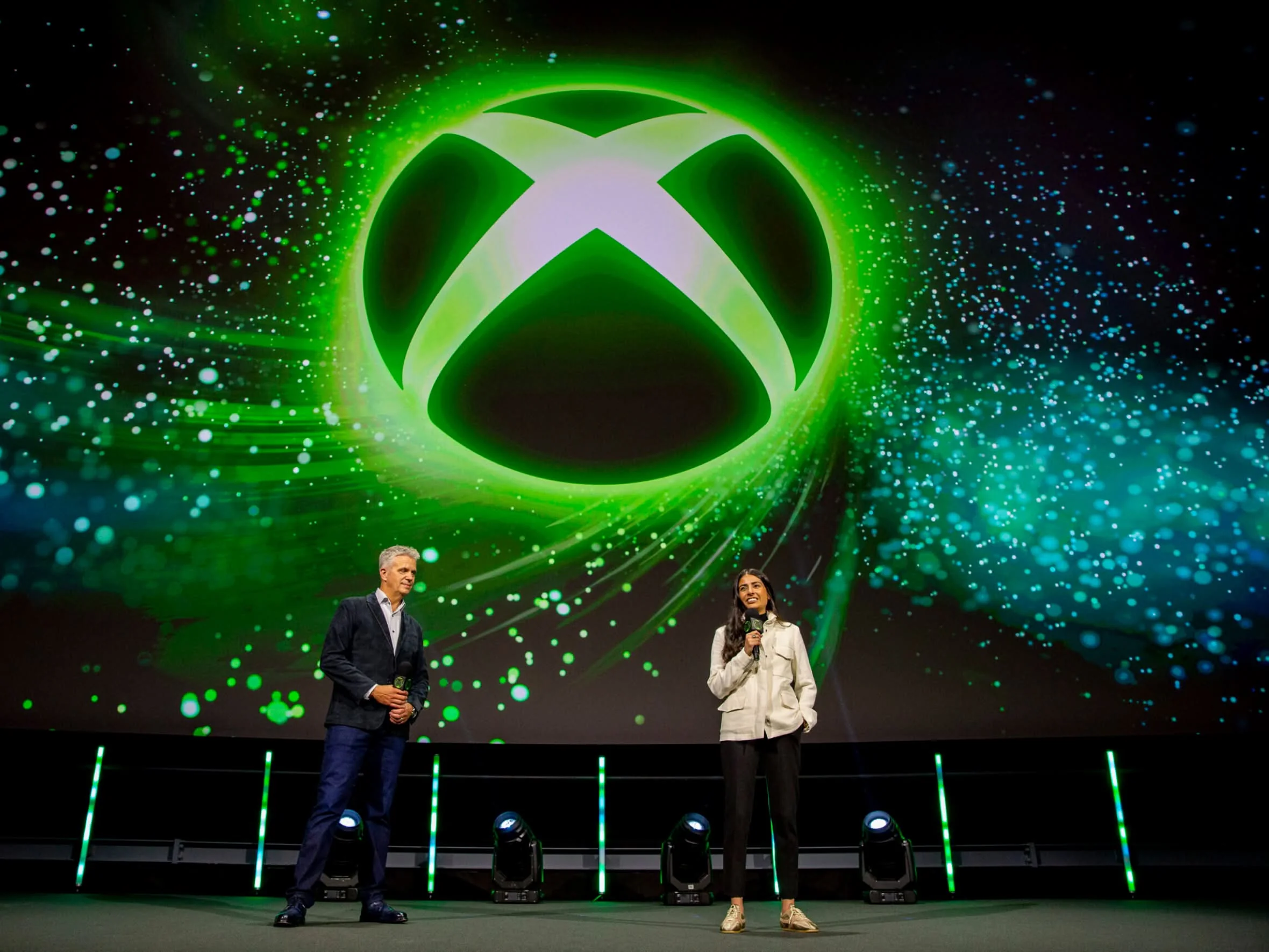 Аша Шарма на сцене Gamescom 2026 анонсирует Project Helix