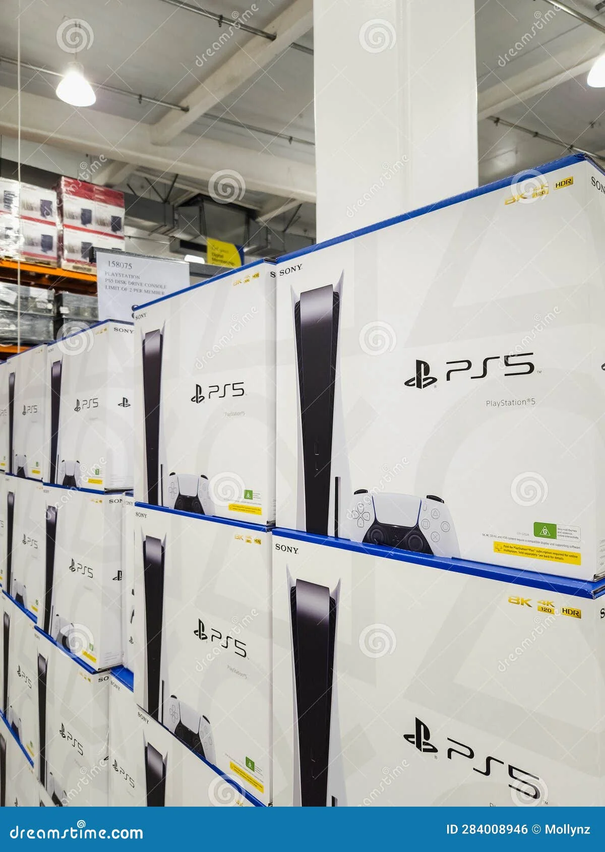 пустые полки в магазине Best Buy без консолей PlayStation 5 Pro