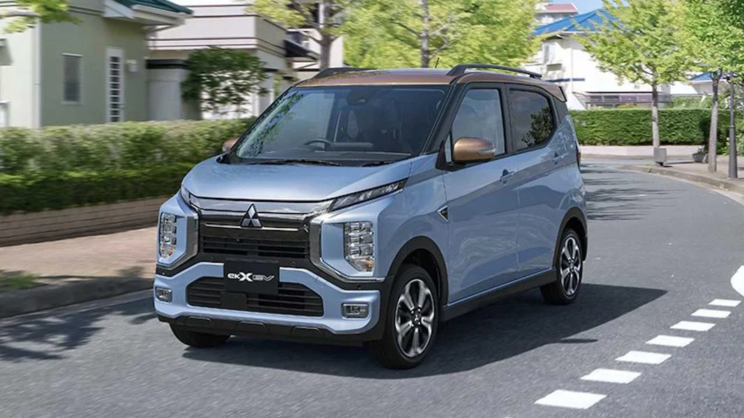 электромобили Honda, Nissan и Mitsubishi на зарядке