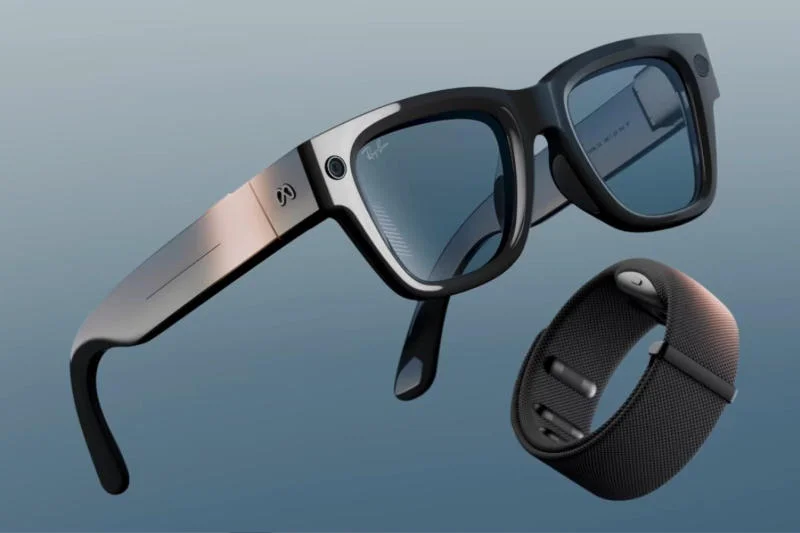 Умные очки Meta Ray-Ban и прототип VR Glasses на рабочем столе разработчика